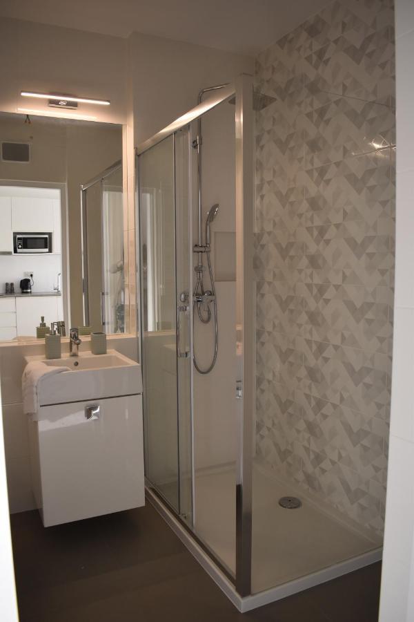 White Apartment Modern Tower Atal Gdynia Exterior foto